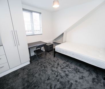 Hessle View, Hyde Park, Leeds - Photo 5