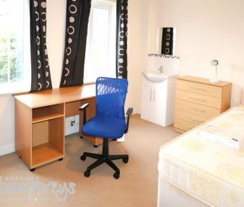 Cunningham Avenue, Hatfield, AL10 - Photo 1