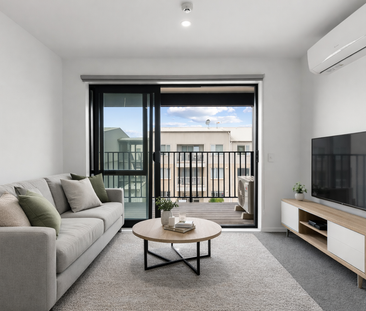 Light-Filled Near-New Top-Floor Apartment with Study & Sunny Deck - Photo 4