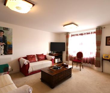 4 bedroom detached house to rent - Photo 2