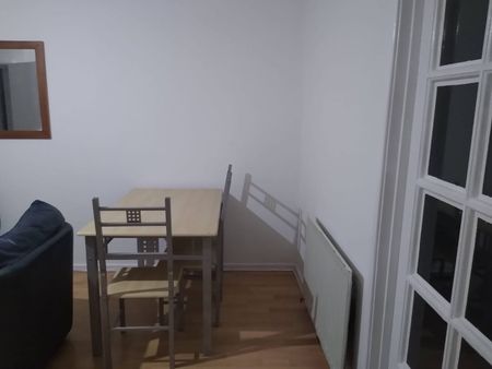 3 Bed Semi-Detached House, Eastpark Close, M13 - Photo 4