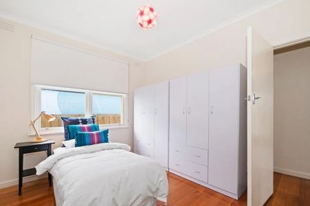 3 BEDROOMS PLUS A BUNGALOW | FAMILY WARMTH AND COMFORT! - Photo 5