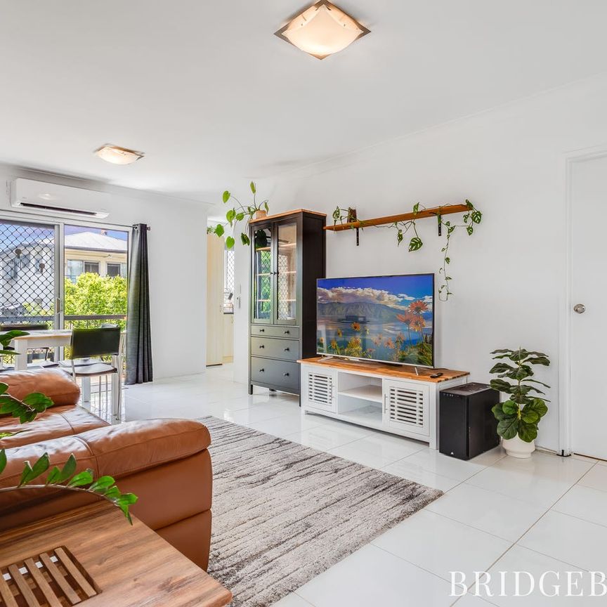 Inner City Living! - Photo 1