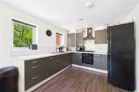Graham Court, James Butcher Drive, Theale, Reading, RG7 - Photo 2