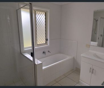 Executive home - Eli Waters - Photo 4