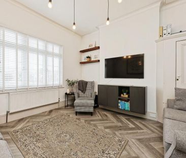 3 bedroom flat to rent - Photo 2