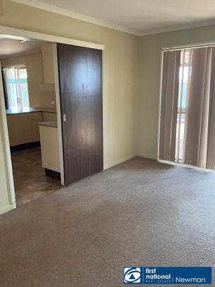 4 BEDROOMS, 1 BATHROOM - Photo 1