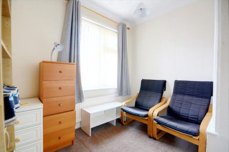 4 bedroom semi-detached house to rent - Photo 5