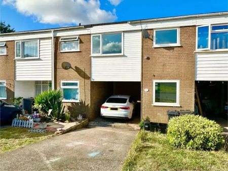 4 bedroom semi-detached house to rent - Photo 2