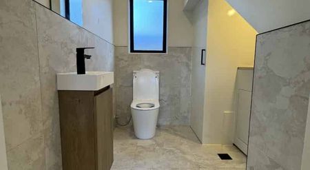 Stylish & Spacious 3-Bedroom Home – Unbeatable Location Opposite Sylvia Park - Photo 5