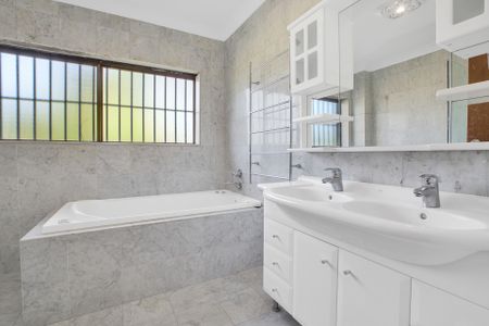 141 Moverly Road, South Coogee NSW 2034 - House For Rent | Domain - Photo 5