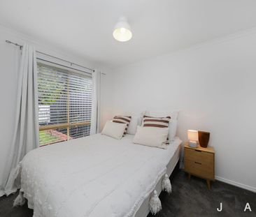 Renovated Style, Spacious Living & Outdoor Entertaining - Photo 6