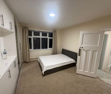 3 Bed Semi-Detached House, Raymead Avenue, CR7 - Photo 4