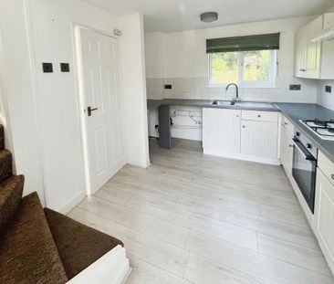 2 bedroom terraced house to rent - Photo 2