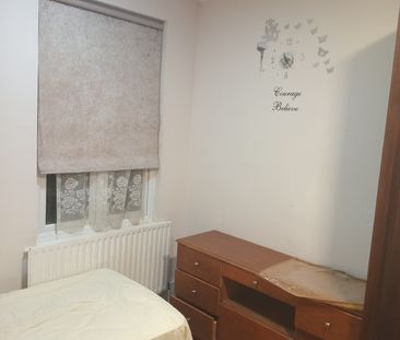 Room in a Shared House, Outram Road, E6 - Photo 4