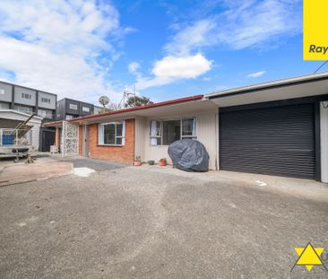 Bright & Comfortable 3-Bedroom Home with Off-Street Parking - Photo 1