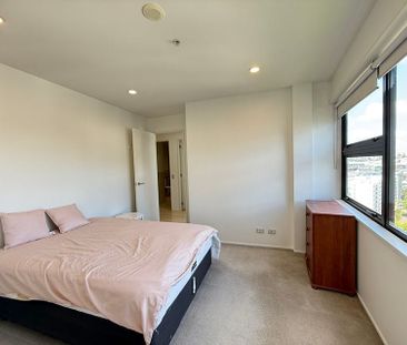 Central Auckland 3BR Gem with Views - Photo 3