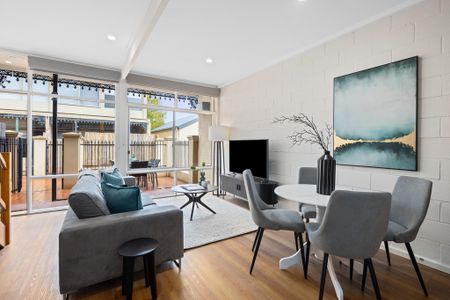 Charming 2-storey Townhouse - Photo 5