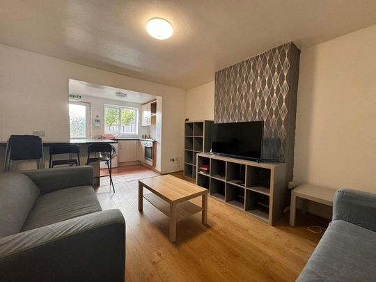 3 Garendon Road - Great Location and additional parking at the rear Loughborough - Photo 1