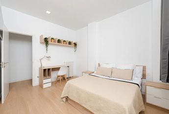 Calle de Fernando el Católico, Madrid, Community of Madrid 28015