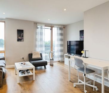 Two bedroom apartment in Bow, E3 - Photo 1