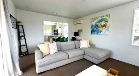 FULLY FURNISHED IMMACULATE FAMILY HOME - Photo 2