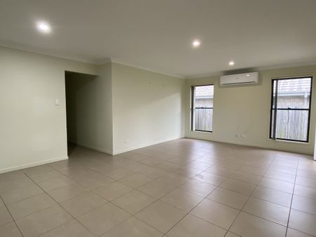 Break Lease - 4 Bedroom Home on Corner Block in Great Pimpama Location! - Photo 2