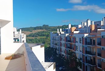 Apartamento T3 com Terraço Privativo para Arrendamento em Nova Queijas