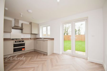 3 bedroom semi-detached house to rent - Photo 2