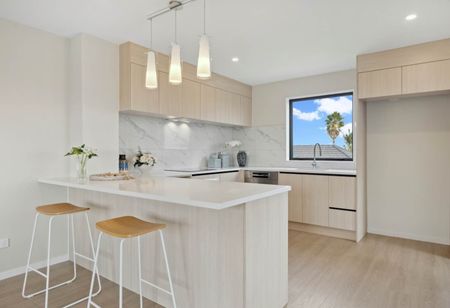 Mangere, 4 bedrooms - Photo 3
