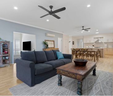 MODERN HOME WITH ALL THE EXTRAS - 2 LIVING AREAS, DUCTED AIRCON & S... - Photo 6