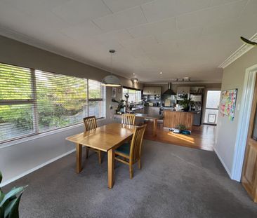 Four bedroom home in Frankleigh Park - Photo 6