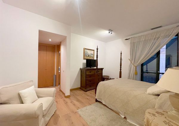 Apartamento amueblado de 3 dormitorios y 2 baños con patio en la Plaza de Cort, Palma.