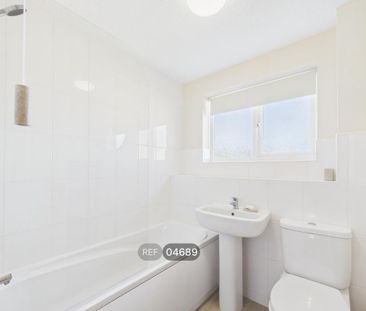 2 bedroom semi-detached house to rent - Photo 6