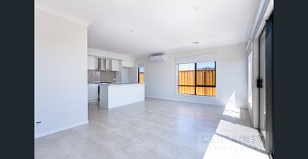 Brand New Family Home in Prime Tarneit! - Photo 2