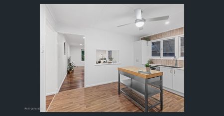 Charming Family Home - Photo 2