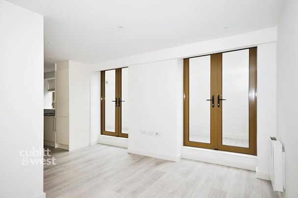 Studio to rent - Photo 1