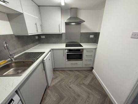 Hudds Vale Road, Bristol - Photo 2