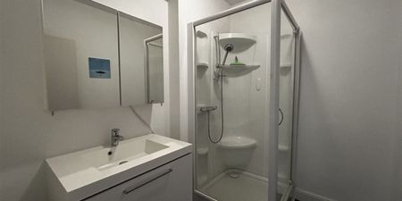 Appartement te huur in Marche-en-Famenne voor € 720 met 1 slaapkamer - Photo 5