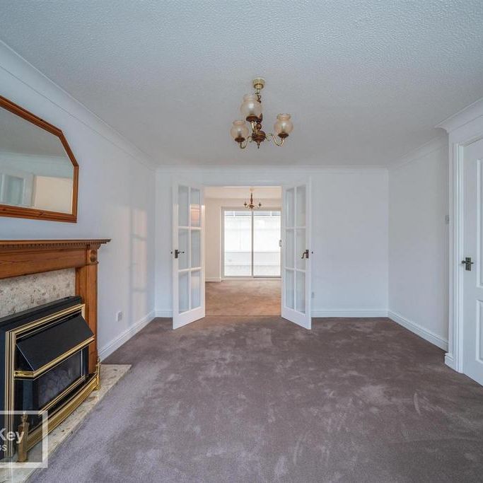 4 bedroom detached house to rent - Photo 1