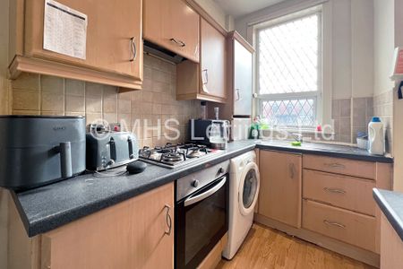 3 Bedroom Mid Terraced House for rent in Talbot Mount - Photo 4