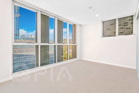 Luxury Apartment For Lease***Level 12 with Study*** - Photo 4