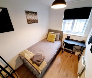 3 bedroom semi-detached house to rent - Photo 3