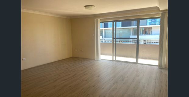 Huge 3 Bedrooms Apartment in the center of Burwood - Photo 1