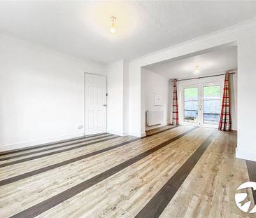 3 bedroom end of terrace house to rent - Photo 3