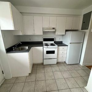 1 CH - 1 SDB - Montréal - $1,200 /mo - Photo 2