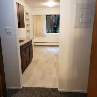 Previously renovated one bedroom for rent, Metrotown. - Photo 4