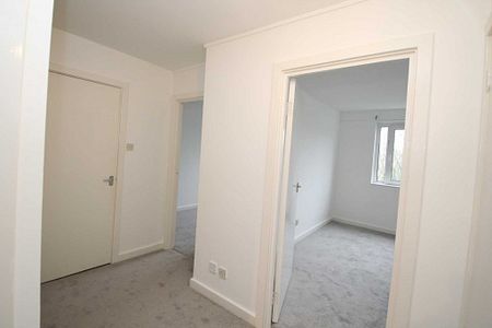 2 bed Flat for rent - Photo 2