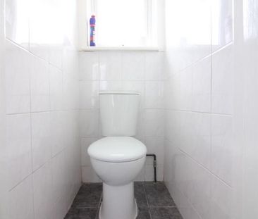 3 bedroom end of terrace house to rent - Photo 5