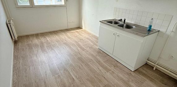 Location Appartement 3 pièces 82m² DOUAI 59500 - Photo 2